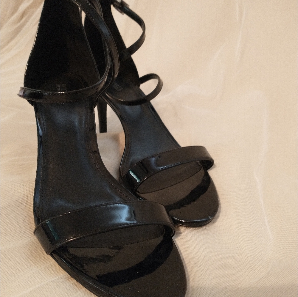 Heels - Picture 3 of 3